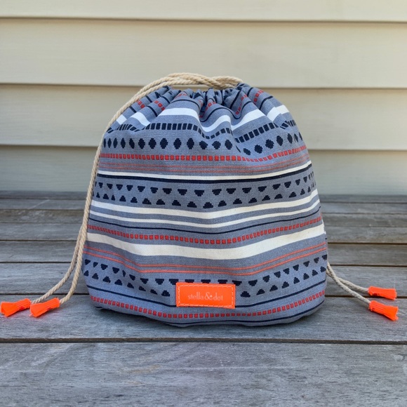 Stella & Dot Marin Bucket Crossbody Bag - Picture 4 of 16